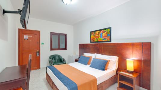 MASTER ROOM