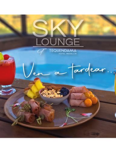 ¡Prepárate para 'tardear' en nuestra espectacular terraza SKY LOUNGE! de TEQUENDAMA HOTEL MEDELLIN