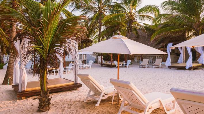 Marine Beach Club &amp; Hotel